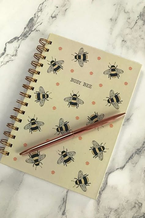 Bee Notebook, Bullet Journal Calendar, Calendar Minimalist, Minimalist Bullet Journal, Tattoo Health, Stationery Obsession, Journal Calendar, Aesthetic Health, Cute School Stationary