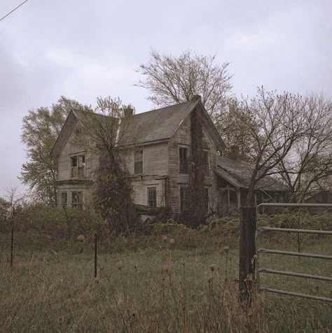 Midwestern Gothic, Southern Gothic Aesthetic, Midwest Gothic, Apocalypse Aesthetic, Ethel Cain, American Gothic, Abandoned House, Southern Gothic, Gothic Aesthetic