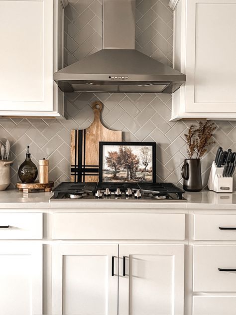 Black Kitchen Decor Ideas Counter Tops, Stove Top Decor Ideas, Decor Behind Stove Top, Top Of Stove Decor, Decor Around Stovetop, Picture Above Stove, Moody Kitchen Counter Decor, Decorate Behind Stove, Decor Behind Stove