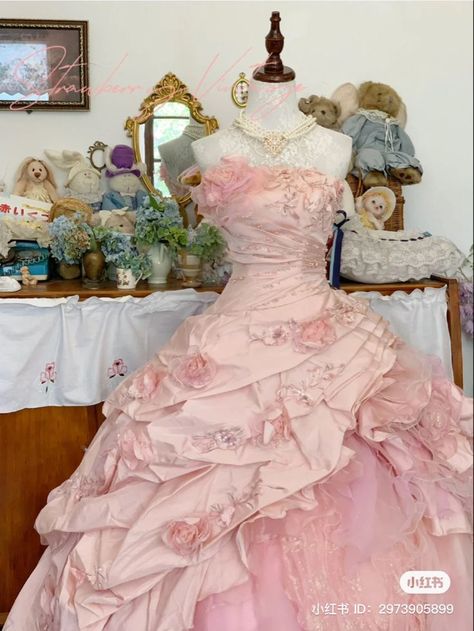 Hello Kitty Quince Dress, Massive Dresses, Quinceñera Dresses Pink, Pink Ball Gowns Princesses, Debut Dresses Filipino, Big Pink Dress, Prom Dress Coquette, Quince Dress Pink, Quinceanera Dresses Short