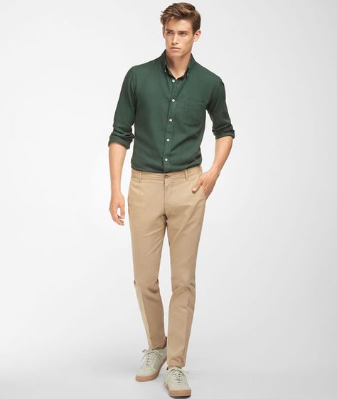 Oxford Style Outfit Men, Working Man Outfit, Slim Men Outfit, Work Men Outfit, Men’s Chinos Outfits, Oxford Shirt Outfit Men, Green Men Outfit, Business Casual Attire For Men, Mens Casual Shirt