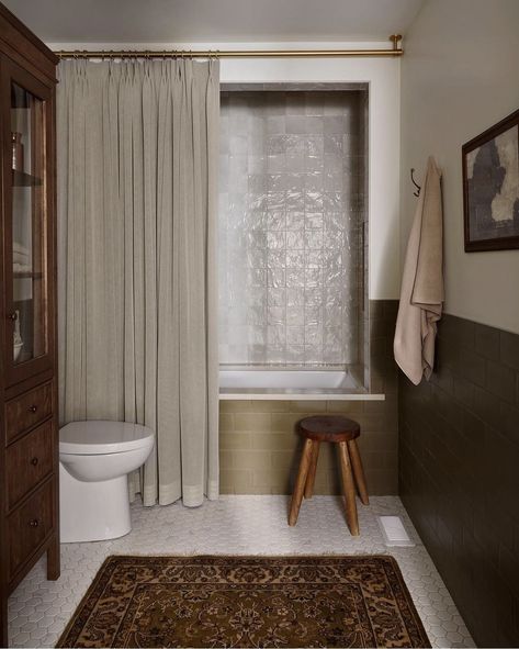 Small Laundry Hallway Ideas, Moody Bathroom With Tub, Beautiful Bathrooms With Shower Curtains, Grace Start Bathroom, Minimal Japandi Bedroom, Chic Bathroom Storage, Moody Bathroom With Shower Curtain, Modern Organic Guest Bathroom, Rust And Green Bathroom