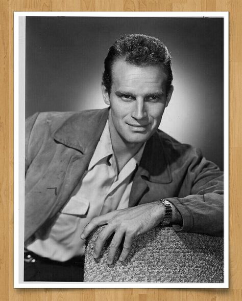 Charlton  by carole Ben Hur, Charlton Heston, Cinema Movie, Man On The Moon, Adam Levine, Cinema Movies, Sophia Loren, Golden Age Of Hollywood, Hollywood Actor