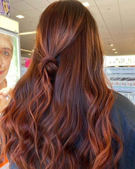 Copper Red Hair Color Balayage Low Lights, Copper Balayage Tan Skin, Brown Into Red Bayalage, Red Hair With Brunette Highlights, Highlights For Red Brown Hair, Copper Red Brunette Hair, Dark Red Hair Copper Highlights, Copper In Brown Hair, Copper Balayage On Red Hair