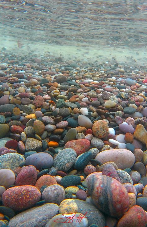 An abundance of beauty under the surface of Lake Superior. 👀 Crisp Point | Upper Peninsula of Michigan 2023 Bruce Lee Water, Lake Michigan Stones, Northern Attitude, Michigan Rocks, Upper Peninsula Michigan, Rock Hunting, Under The Surface, Color Study, Lake Living