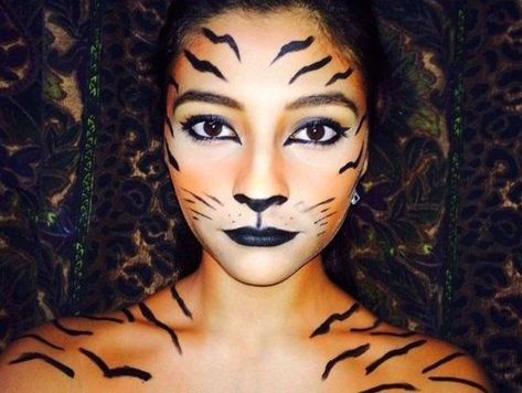 Tiger Costume Women, Tiger Costume Diy, Tiger Face Paint, Carnaval Make-up, Tiger Halloween Costume, Tiger Makeup, Tiger Halloween, Meme Costume, Halloween Makeup Clown