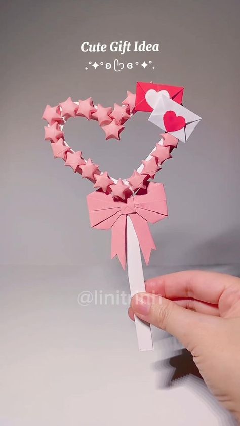 Hadiah Diy, Kraf Kertas, Diy Crafts Bookmarks, Personalised Gifts Diy, Folding Origami, Diy Birthday Gifts For Friends, Diy Gift Set, Pinterest Diy Crafts, Easy Paper Crafts Diy