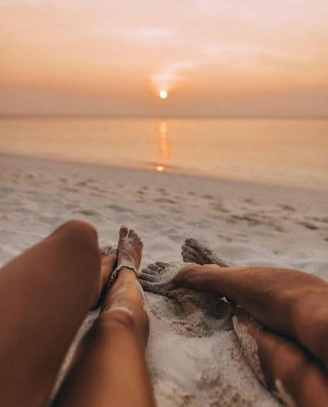 Best Romantic Getaways, Tropical Travel Destinations, Honeymoon Pictures, Flipagram Instagram, Couples Vacation, Maldives Travel, Tropical Travel, Beach Photography Poses, Vacation Pictures