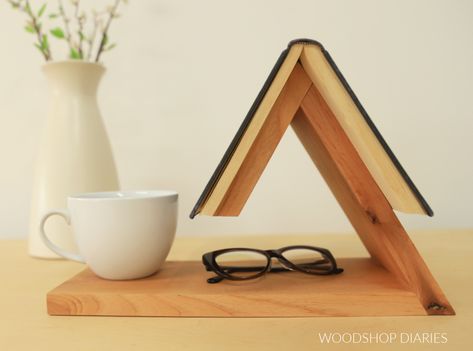 Simple DIY Book Holder Wood Book Holder Stand, Book Place Holder Diy, Triangle Book Holder Diy, Book Holder Wood, Nightstand Book Holder, Diy Wooden Bookends, Book Rest Diy, Diy Book Holder Stand, Diy Book End