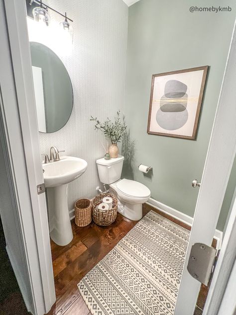 Powder Room Paint, Half Bath Decor, Small Half Bathroom, Half Bathroom Decor, Powder Room Makeover, Powder Room Decor, Restroom Decor, Guest Bathrooms, Half Bathroom