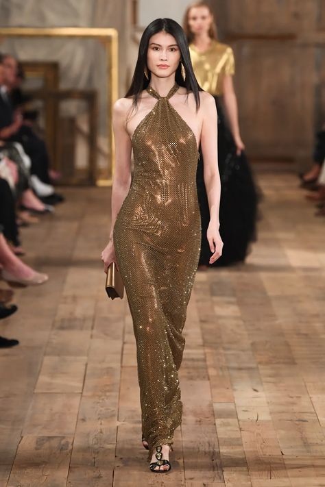 Ralph Lauren RTW Spring 2024 [PHOTOS] – WWD Ralph Lauren Ss24, Ralph Lauren Runway 90s, Ralph Lauren Runway, Mode Shoes, 90s Runway Fashion, Ralph Lauren Style, Runway Dresses, Gala Dresses, Ralph Lauren Outfits