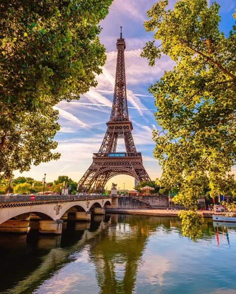 France Background, Torre Eiffel Paris, Eiffel Tower Photography, River Seine, Paris Tour Eiffel, Paris Itinerary, Paris Wallpaper, Powerpoint Slides, Paris Pictures