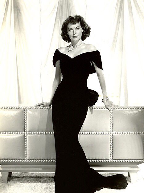 Ava Gardner Hollywood Glamour Dress, Hollywood Gowns, Vintage Hollywood Glamour, Glamour Vintage, Old Hollywood Style, Ava Gardner, Old Hollywood Stars, Actrices Hollywood, Hollywood Fashion