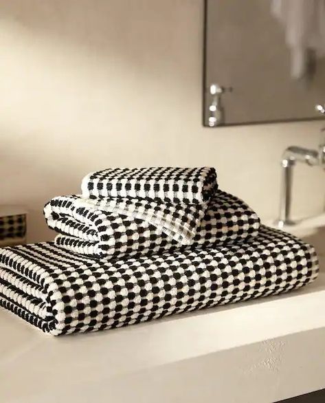 Cotton Bath Towels, Zara Home, Bathroom Towels, House Inspo, Cotton Towels, First Home, Bathroom Interior Design, Bathroom Interior, Apartment Decor