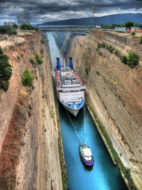 Big Ship in a Tiny Canal Corinth Canal, Incredible Places, Greece Travel, Places Around The World, Places I Want To Go, Ponds, Wonderful World, Cruise Ship, Amazing Places