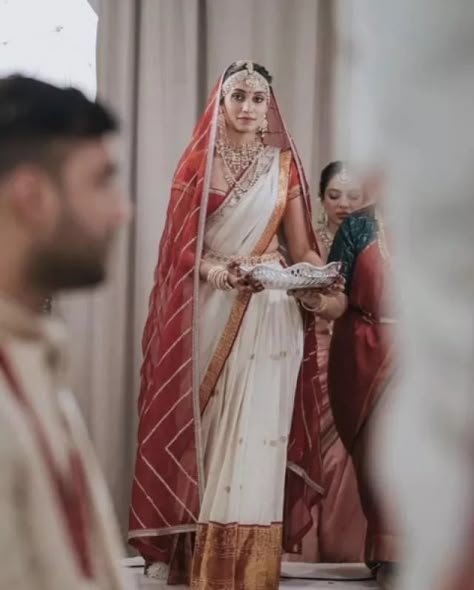 Sobhita Dhulipala Dons A Subtle Silk Saree At Sister's Telugu Wedding, Pairs It With Heavy Jewellery South Indian Reception Outfit, Cafe Indian, Indian Reception Outfit, Bride Shot, Sobhita Dhulipala, Heavy Jewellery, South Indian Wedding Saree, South Indian Bride Saree, Jewellery Makeup