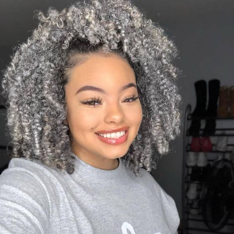 Grey Hair And Makeup, Dark Hair Dye, Gray Hair Color Ideas, Gray Hair Color, Best Hair Dye, Dyed Curly Hair, Grey Curly Hair, Grey White Hair, Temporary Hair Color