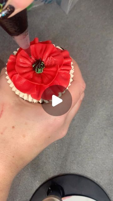 Debbie Bakes on Instagram: "The beautiful poppy.  Lest We Forget. . . . . . . . . . . . . . . . #cakestuff #cakeideas #cupcakes #cupcakereel #cupcakepiping #cakereel #fife #cake #cupcakes #cakedecorating #cakereel #buttercreamflowers #cupcakepipingreel #americanbuttercream #caketips #caketutorial #cupcaketutorial #buttercreamflowertutorial #satisfyingvideos #buttercreampoppy #cakereel #lestweforget #rememberanceday2023" Poppy Flower Cake Ideas, Buttercream Poppy Flower, Poppy Flower Cupcakes, Buttercream Poppies, Poppy Flower Cake, Poppy Cupcakes, Buttercream Flowers Tutorial, Poppy Cake, Cupcake Piping