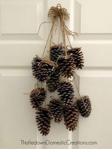 Easy Holiday Crafts, Julkransar Diy, Christmas Decora, Snowman Crafts Diy, Easy Holidays Crafts, Diy Pinecone, Easy Diy Wreaths, Natural Christmas Decor, Glam Christmas