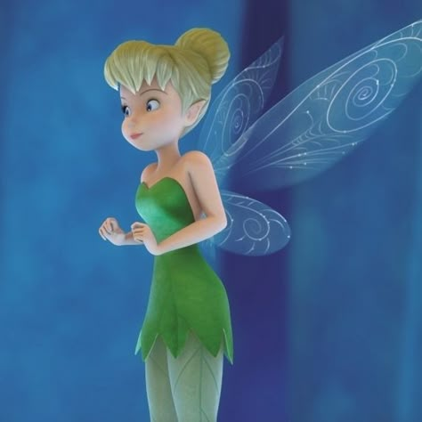 Tinkerbell (the new version) Tinkerbell And Periwinkle, Tinker Bell Cosplay, Tinkerbell Wings, Tinkerbell 3, Peter Pan Costumes, Bell Disney, Secret Of The Wings, Disney Fairies Pixie Hollow, Tinkerbell And Friends