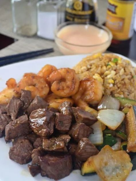 Hibachi Rice, Hibachi Dinner, Hibachi Steak, Hibachi Recipes, Meat And Veggies, Yum Sauce, Yum Yum Sauce, Diner Recept, Veggie Wraps