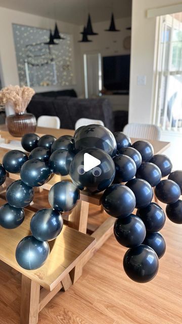 Sarah Pope on Instagram: "~Easy cheap balloon spider~ 🕷️ This is perfect for all the Halloween parties these next couple of weeks! Or just to have in your house! Personally I think it would be a great piece to have on the kitchen island at a party! All you need is black balloons, glue dots and some jumbo googly eyes! 👀 Stick 2 bigger balloons together, the butt larger than the head. Then stick 4 legs on each side, each leg has 4 small balloons except for the front legs just do 3! Let me know if you try this out for any Halloween party you have coming up! Comment SHOP for a direct link or click the link in my bio where you can navigate to the products on my LTK. 🕸️🖤🕷️ #halloween #halloween2024🎃👻🕷️ #halloweencraft #crafty #crafting #halloweendiy #cheapdiy #easydiy #fy #foryou #spooky Balloon Spider, Spider Balloon, Halloween Dance, Small Balloons, Big Balloons, At A Party, Easy Cheap, Black Balloons, Googly Eyes