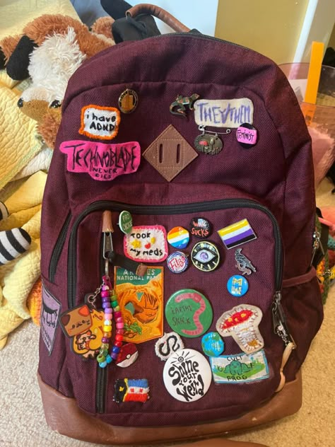 Ikea Bag, Inside My Bag, Bag Pins, Backpack Decoration, Dating Profile, Cool Backpacks, Cute Bags, Cute Crafts, On The Side