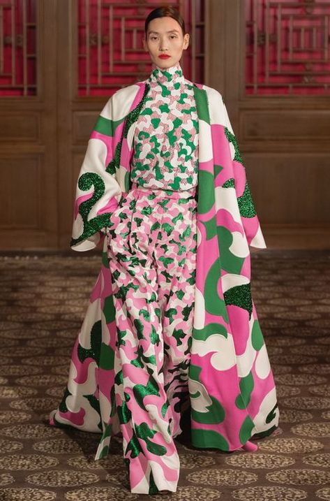 Haute Couture Prints, Colour In Fashion Design, Screen Printing Fashion, Screen Print Clothes, Digital Print Fashion, Haute Couture Outfits, Printed Garments, Pierpaolo Piccioli, Dc Fashion