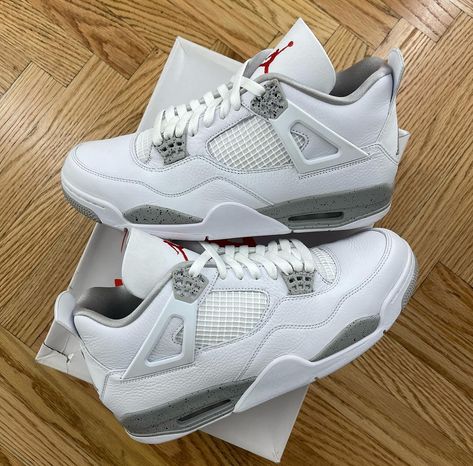 JORDAN 4 RETRO WHITE OREO(2021) @sneaker_store.co @Sneaker_store.co SNEAKER STORE CO WHAT+57 (302) 223-8152 - +57 (301) 220-1556 Retro 4 Oreo, Guy Pics, Jordan Men, Pretty Sneakers, Shoes Aesthetic, Cute Guy Pics, Jordan Retro 4, Jordan Shoes Retro, Shoes Retro