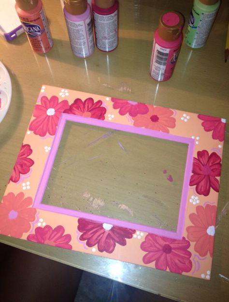 Painted Picture Frames Aesthetic, Picture Frames Decoration Ideas, Arts And Crafts Picture Frames, Cute Painted Frames, Painted Wooden Picture Frames, Painting Ideas On Picture Frames, Diy Painted Picture Frames Ideas, Painting On Picture Frames, Decorating A Picture Frame