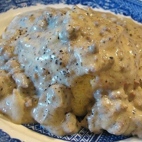 This is an old southern staple... Simple, easy and filling. - Traditional SOS Sos Recipe Ground Beef, Diy Gravy, Country Gravy Mix Recipe, Ground Deer Meat Recipes, Biscuits Gravy Recipe, Cream Chipped Beef Recipe, Vegan Biscuits And Gravy, Whole30 Recipes Lunch, Sos Recipe