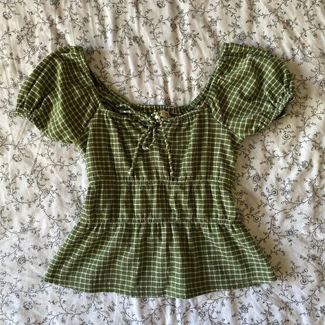 cute green babydoll top from madewell, tie front... - Depop Green Babydoll Top, How To Sew A Babydoll Top, Sewing Babydoll Top, Babydoll Top Pattern, Babydoll Top Outfit, Baby Doll Tops, Clothes To Buy, Style With Jeans, Babydoll Tops