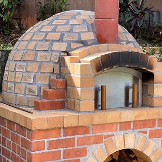 Clay Pizza Oven, Clay Pizza, Outdoor Fireplace Pizza Oven, Pizza Oven Plans, Pizza Oven Outdoor Diy, Stone Pizza Oven, Brick Oven Outdoor, Pizza Oven Outdoor Kitchen, Diy Pizza Oven