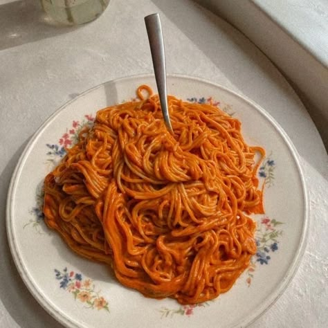 Vegan Pasta Aesthetic, Gathered Nutrition, Vegan Creamy Tomato Pasta, Vegan Tomato Pasta, Creamy Tomato Pasta, Good Pasta, Sauce Spaghetti, Korean Noodles, Pasta Spaghetti