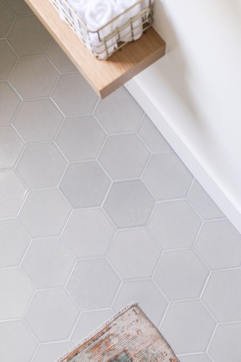 Grey Hexagon Tile Bathroom, Gray Hexagon Tile, Hexagon Tile Bathroom Floor, White Shower Tile, Grey Bathroom Floor, Hexagon Tile Bathroom, Charming Bathroom, Hexagon Tile Floor, Bad Inspiration