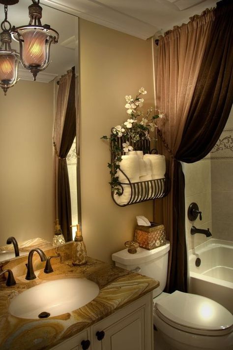 Brown Theme Bathroom, Shades Of Brown Room Decor, Unique Kitchen Themes, Brown Themed Bathroom, Apartment Bathroom Decor Ideas Glam Luxury, Brown Restroom Decor Ideas, Bathtub Decor Ideas, Small Restroom Ideas, Small Glam Bathroom