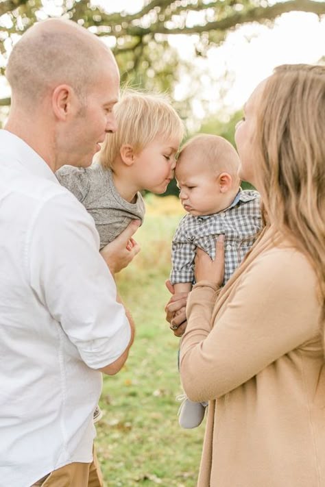 Family Picture Of 4 Photo Ideas, Family Of 4 Photography Poses, Photoshoot Family Of Four, Family Pictures With 2 Under 2, Family Photo Poses 2 Children, Family Photos 2 Under 2, 9 Month Family Pictures, Fall Family Photos Toddler And Baby, Family Photo With Baby And Toddler