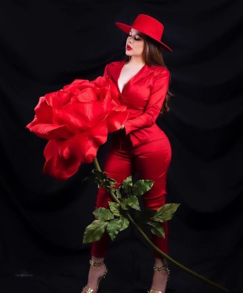 Studio Photoshoot Ideas, Studio Photography Fashion, 21st Birthday Photoshoot, Glam Photoshoot, Black Photography, Photoshoot Themes, Photoshoot Photography, Curvy Girl Fashion, Red Outfit