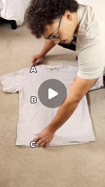 Men's Fashion Outfits on Instagram: "Folding t-shirt tutorial step by step Credits: @pierredalati 📸" White T Shirt Men Outfits, Folding T-shirt, How To Fold Tee Shirts, How To Fold Tshirts Video, Folding Polo Shirts, How To Fold T Shirts, How To Fold A Shirt, Pliage Tee Shirt, Tshirt Folding Hack