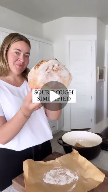 Ashley Rose Reeves on Instagram: "comment below and I’ll send you the recipe I use and the tools to make the sour dough process simplified 😘  I’m FAR from an expert and actually a little nervous to share this bc there are tons of better resources out there - I’ve just had so many questions so I’m sharing the process I do that is pretty simple - I know you can do this too! 🫶🏼  many thanks to @loskitchenco @grayce.andersen @eatbasilandbloom for helping me learn how to make my own sour dough - they are the best mentors!" Almond Flour Chocolate Chip Cookies, Easy Sourdough Bread Recipe, Recipe Using Sourdough Starter, Homemade Sourdough Bread, Homemade Bread Recipes Easy, Sourdough Starter Recipe, Sour Dough, Sourdough Baking, Sourdough Bread Recipe