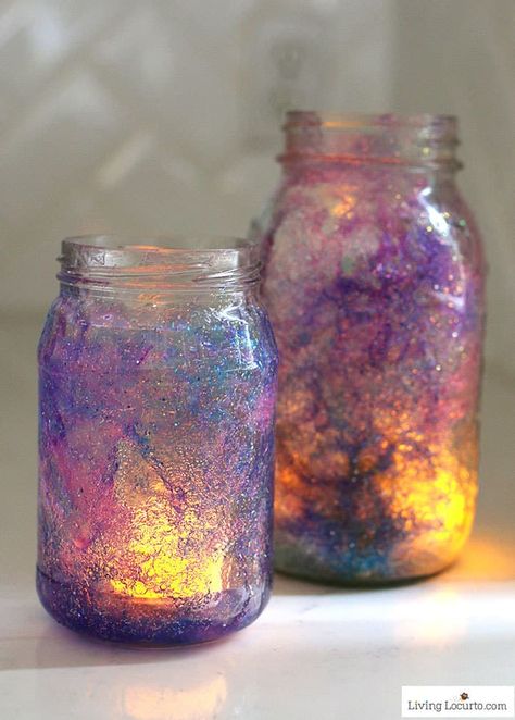 How to make Galaxy Jars. Easy craft tutorial by Living Locurto. Watch them glow in the dark! Diy Galaxie, Galaxy Jars, Diy Galaxy Jar, Galaxy Crafts, Galaxy Jar, Galaxy Party, Crafts With Glass Jars, Painting Glass Jars, Dark Galaxy