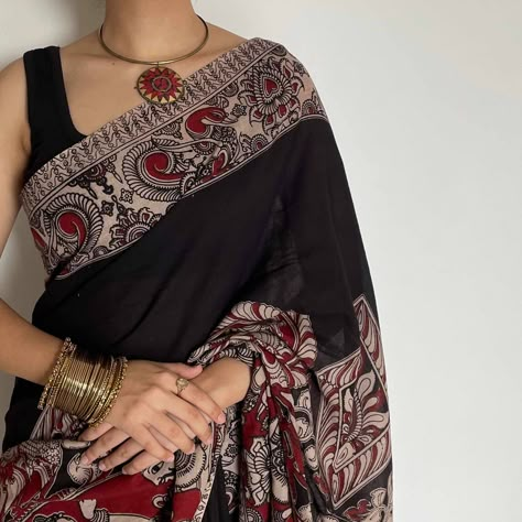 Everyday Saree, Black And Red Saree, Saree Modern, Black Cotton Saree, Saree Casual, Festival Saree, Party Saree, Kalamkari Dresses, Mulmul Saree