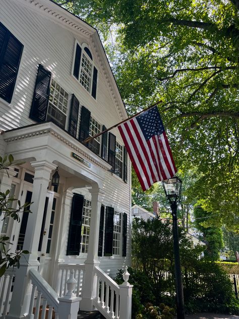 Coastal Americana Aesthetic, Old Money America, Old Money American Aesthetic, Marthas Vineyard Edgartown, Southern Money Aesthetic, Old American Aesthetic, Old Southern Money Aesthetic, American Old Money Aesthetic, Southern Old Money Aesthetic