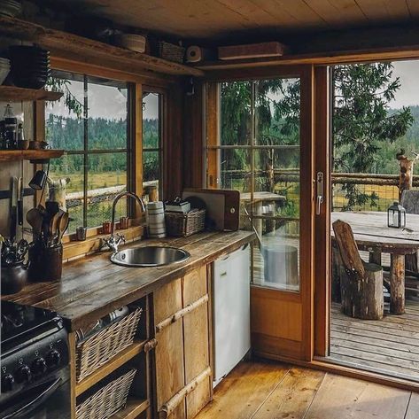 Cabin Interiors, Cabin Kitchens, Cabin Living, Little Cabin, Cabin Life, House Goals, Cozy Cabin, Style At Home, Cabin Homes