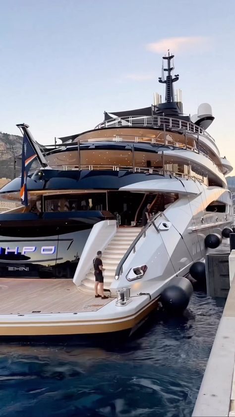 Wait for the sunset. The largest yacht at the Monaco Yacht Show: AHPO 🇲🇨 The 115m (377ft) luxury yacht was designed by Nuvolari Lenard and delivered by Lürssen in Germany in 2021. 📹: @mrsuperyachts | Oliver Cross | luxurylifestylemagazine · Original audio Yacht Club Aesthetic, Yatch Boat Luxury, On A Yacht Aesthetic, Yacht Dinner, Big Yacht Aesthetic, Boat Vibes, Yacht Sunset Aesthetic, Sunset Yacht, Yacht Fashion