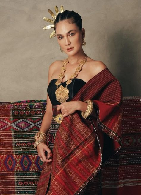 Boho Fashion Photoshoot, Traditional Filipino Photoshoot, Indonesian Woman Fashion, Indonesian Royalty, Philippines Traditional Clothes, Mindanao Culture, Philippines Tradition, Indonesian Traditional Clothes, Filipino Traditional Clothing