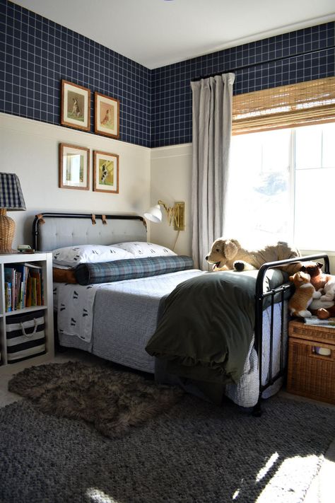 Neutral And Light Blue Bedroom, Cool Boy Bedroom Ideas, Plaid Boys Room, Cool Boy Bedroom, Boy Bedroom Ideas, Stuffed Dogs, Classic Room, Nautical Room, Big Boy Bedrooms