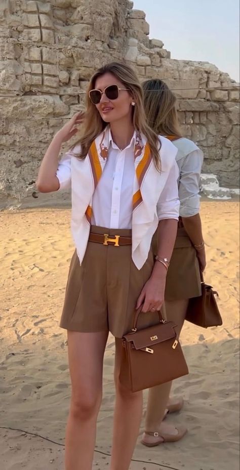 Outfits Curvy, Europe Outfits, Chique Outfits, Everyday Fashion Outfits, Elegante Casual, Classy Work Outfits, Brown Shorts, Outfit Trends, Mode Inspo