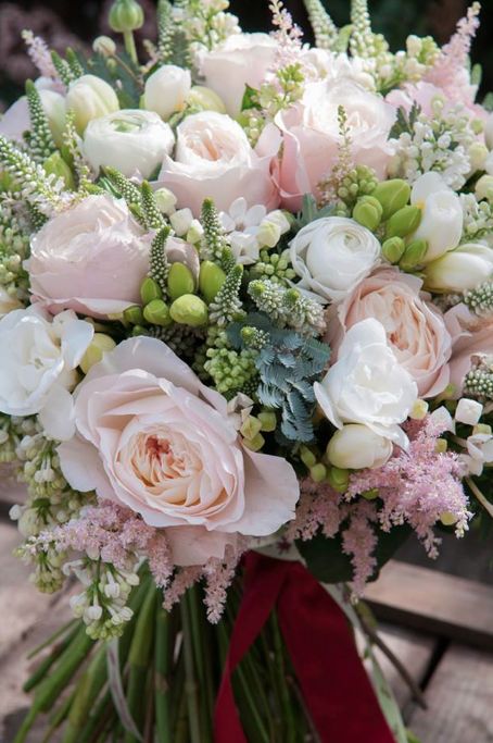 Moyses Stevens Flowers Bouquet Moyses Stevens, Rose Gold Wedding Flowers, Seasonal Plants, Pink Weddings, Rose Thorns, Silk Arrangements, Floral Arrangements Diy, Beautiful Bouquet Of Flowers, Rose Gold Wedding