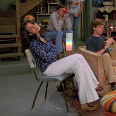 Jackie From That 70s Show Outfits, That 70s Show Aesthetic Outfits, Jackie That 70s Show Outfit, Jackie Outfits, Jackie Burkhart Outfits, That 70s Show Outfits, 70s Show Outfits, Jackie That 70s Show, Jackie Burkhart